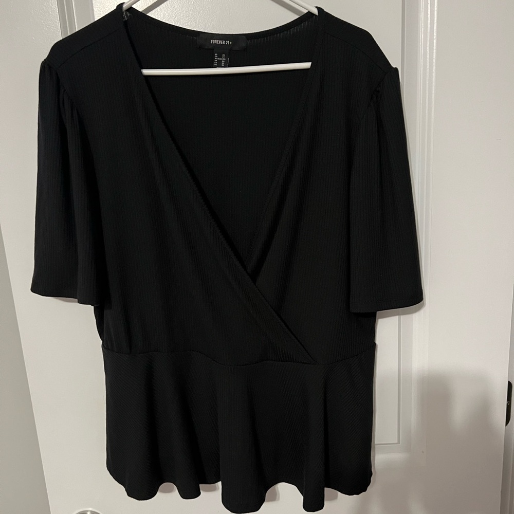 Cute black shirt 2X Forever 21